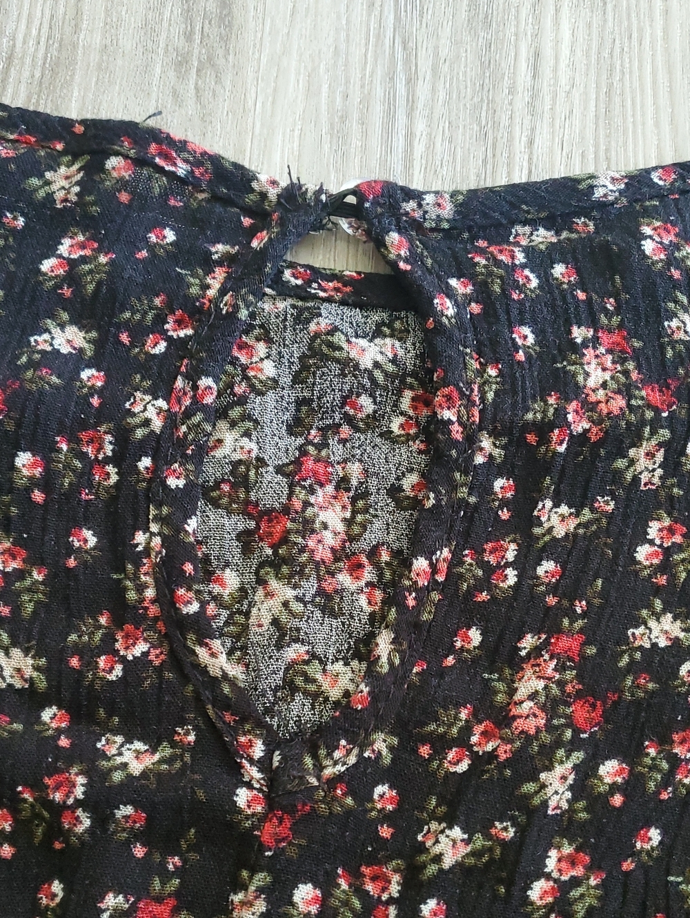 5/$35💐Size L - Black Floral Semi-Sheer Blouse Tiered Sleeves - Max & Marcus - Picture 6 of 7